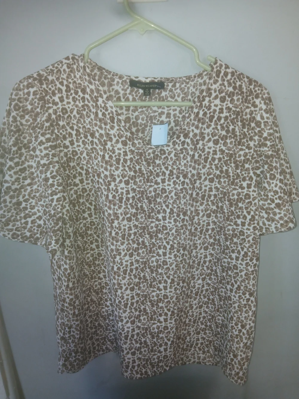 Ellen Tracy Beige Leopard Print Short Sleeve Tee
